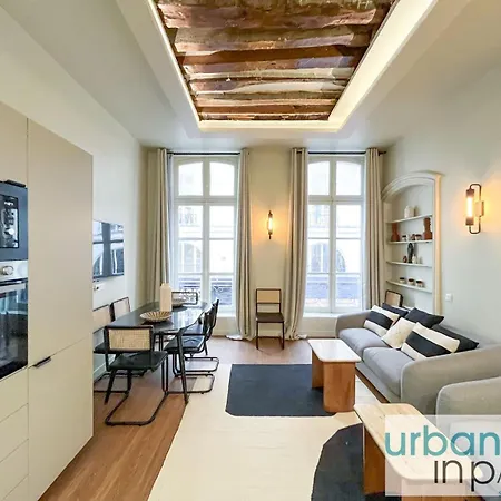 Urban Flat 188 - Stunning 4 Bedroom Flat In