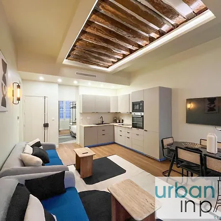Urban Flat 188 - Stunning 4 Bedroom Flat In Apartment *