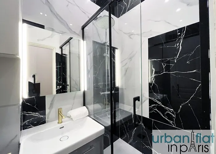 Urban Flat 188 - Stunning 4 Bedroom Flat In דירה פריז