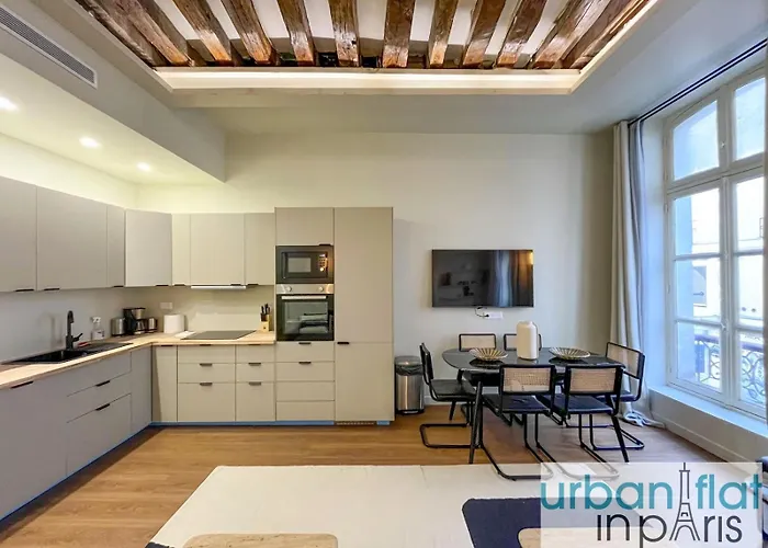 Urban Flat 188 - Stunning 4 Bedroom Flat In דירה