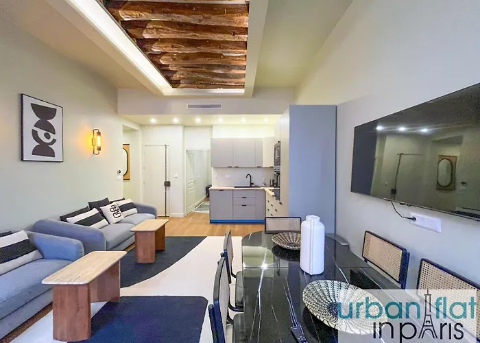 Urban Flat 188 - Stunning 4 Bedroom Flat In דירה