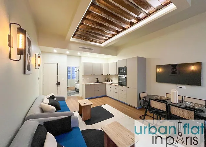 Urban Flat 188 - Stunning 4 Bedroom Flat In דירה *
