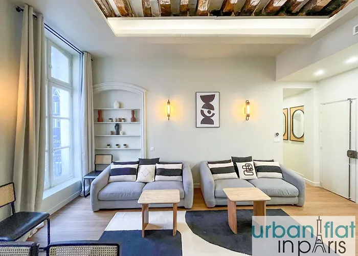 Urban Flat 188 - Stunning 4 Bedroom Flat In דירה